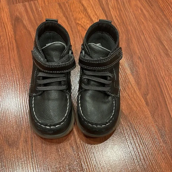 Stride Rite Stuart Toddler Bootie, Size 8 - Picture 2 of 3